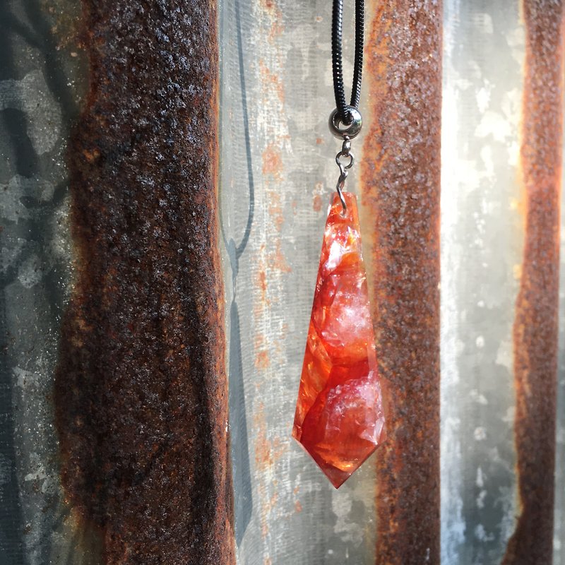 【Lost And Find】Natural Limonite in Quartz necklace - สร้อยคอ - เครื่องเพชรพลอย สีแดง
