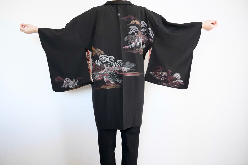 Japanese temple kimono, black gold kimono, vintage kimono, kimono jacket - เสื้อแจ็คเก็ต - ผ้าไหม สีดำ