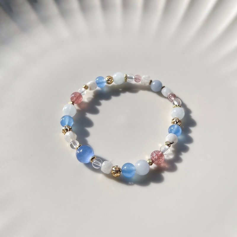 [The Taj Mahal Under the Crown] Cat’s Stone Aquamarine Strawberry Quartz Moonstone Crystal Bracelet - สร้อยข้อมือ - คริสตัล 