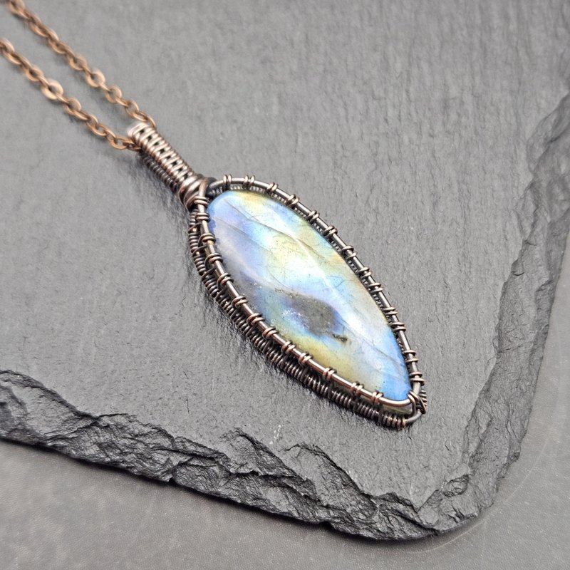 Labradorite Wire Wrapped Pendant , Copper , Oxidized - สร้อยคอ - ทองแดงทองเหลือง หลากหลายสี