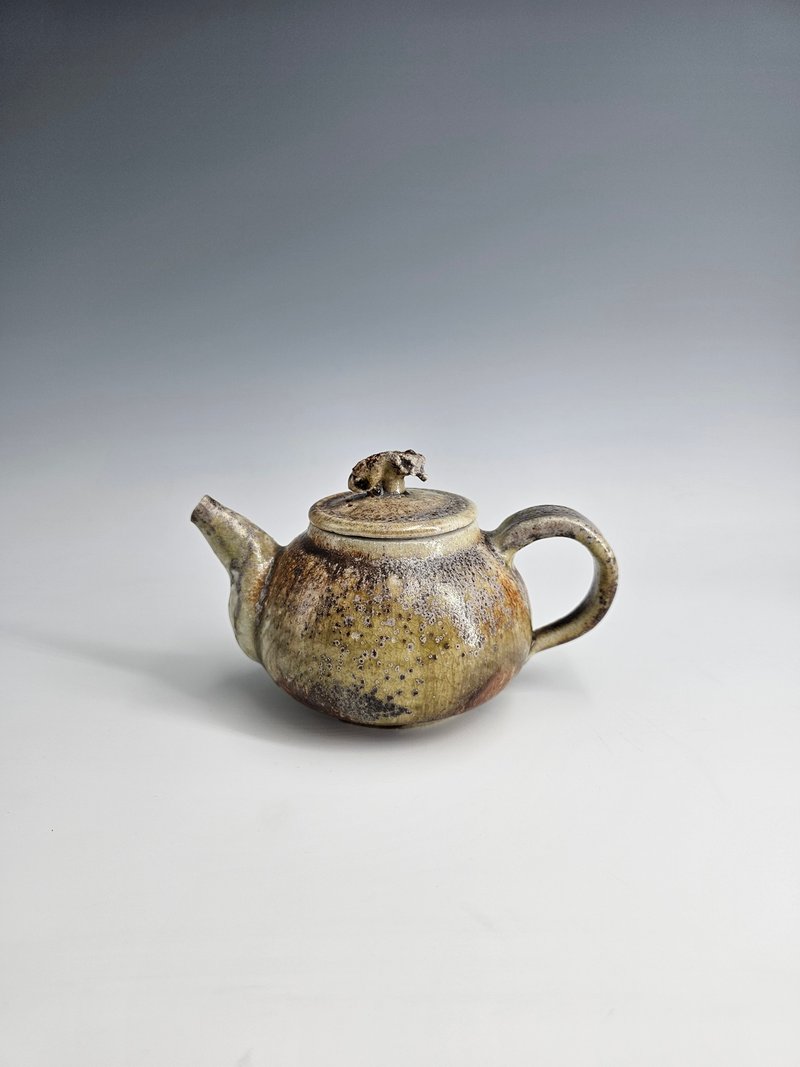 日本艾土入碳柴燒壺 - 茶壺/茶杯/茶具 - 陶 