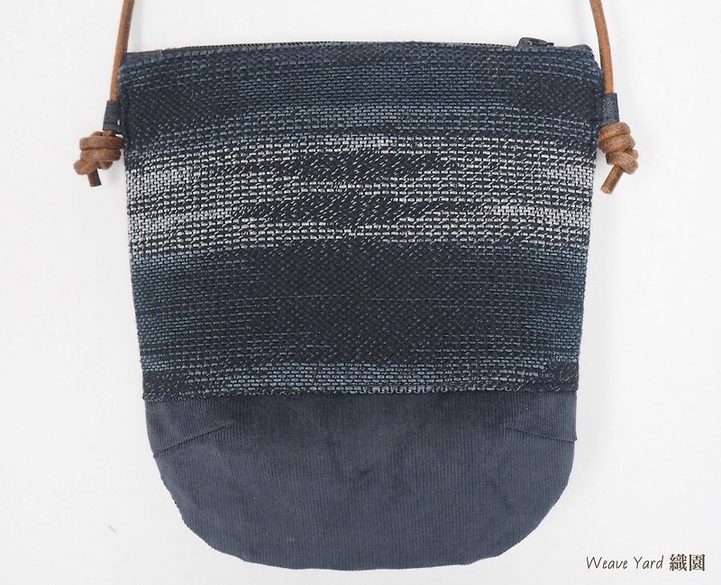 Handwoven Day Bag in Dark Grey - กระเป๋าแมสเซนเจอร์ - ผ้าฝ้าย/ผ้าลินิน สีเทา