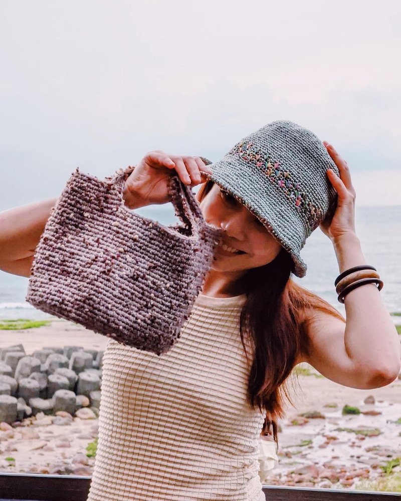 Wool knitted soft warm tote bag - กระเป๋าถือ - ขนแกะ 