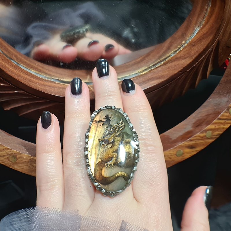 Dragon ring Golden dragon ring Labradorite ring Oil painting miniature on stone - แหวนทั่วไป - หิน สีทอง