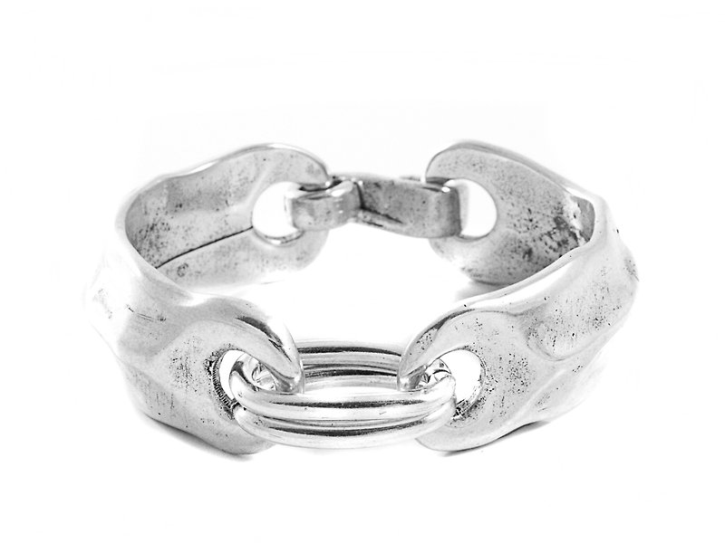 Hand beat double silver fox bracelet - สร้อยข้อมือ - โลหะ สีเงิน
