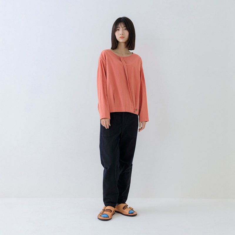 柔光裝飾斜褶雙扣上衣 - 女上衣/長袖上衣 - 棉．麻 紅色