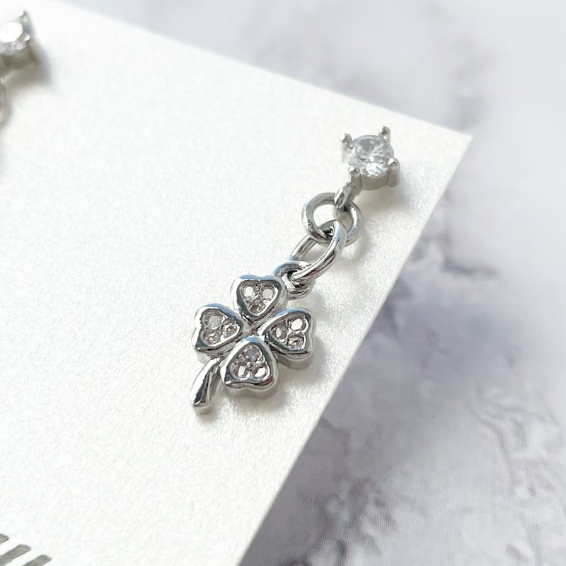 【Xmas gift】clover zirconia pierced earring - Earrings & Clip-ons - Glass Silver