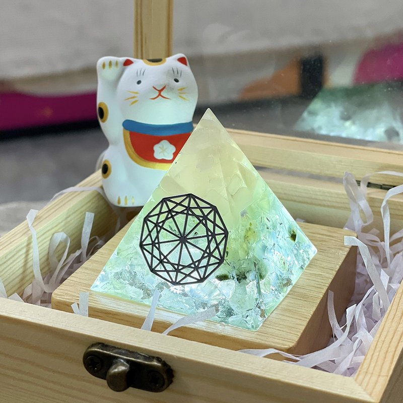 【白水晶+月亮石+葡萄石】奧根能量塔Orgonite (6cm/5cm/4cm) - 擺飾/家飾品 - 水晶 
