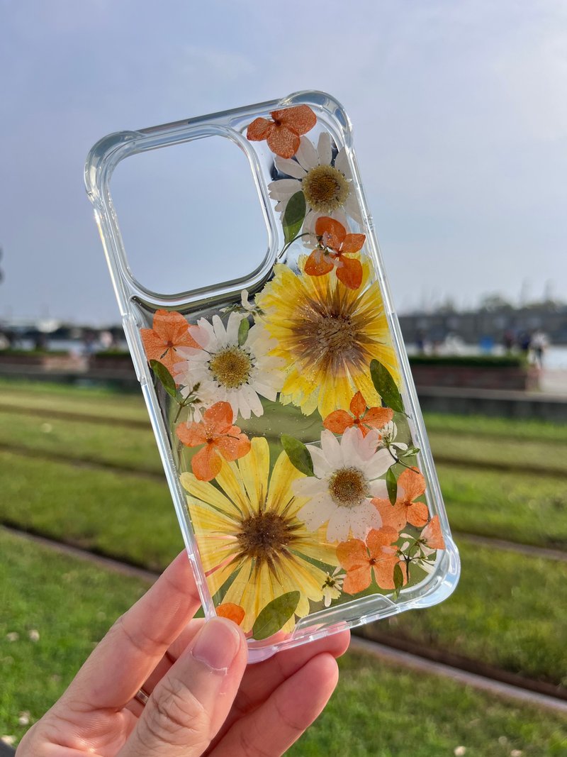 Fruits Salad pressed flowers phonecase - เคส/ซองมือถือ - พลาสติก สีเหลือง