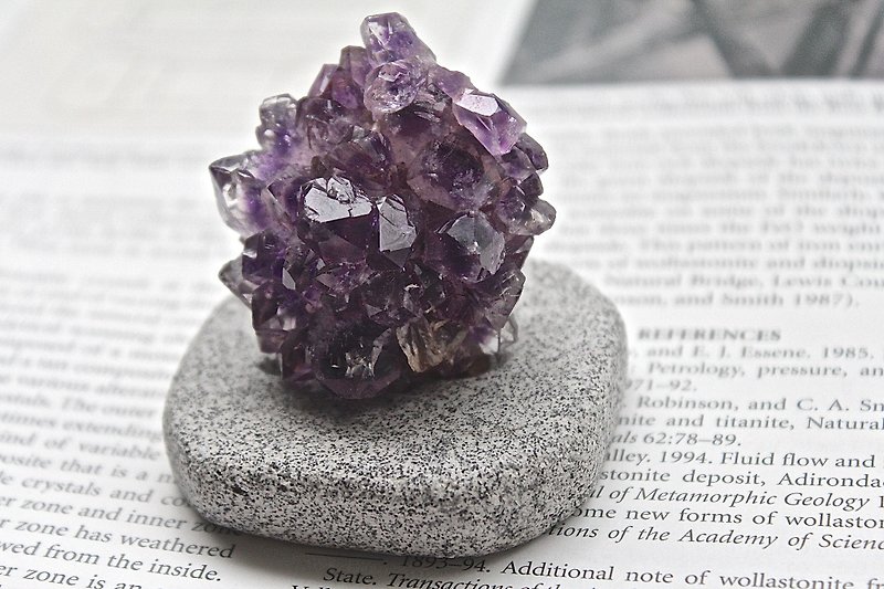 Amethyst ore (with base) ▲ - Items for Display - Gemstone Purple