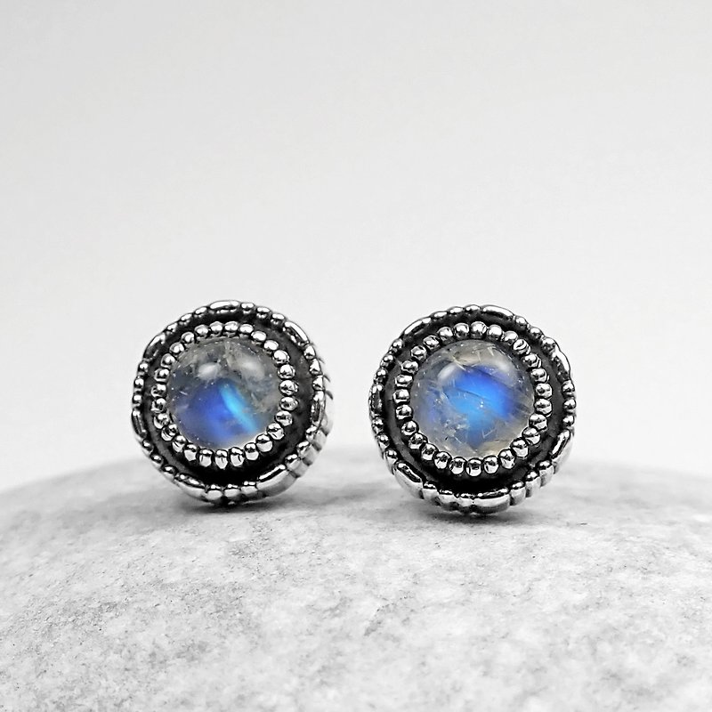 黑系個性線條天然藍暈月光石925純銀耳針耳環 - 耳環/耳夾 - 半寶石 藍色
