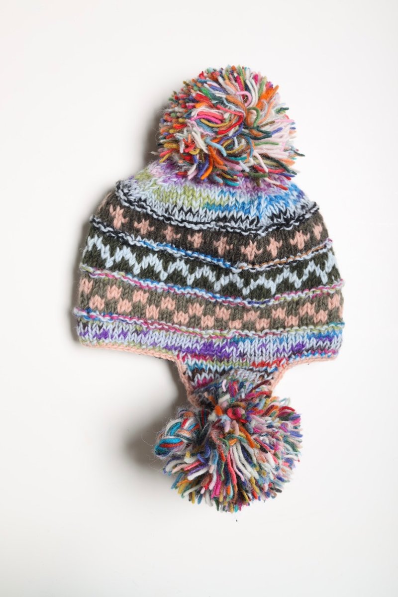 Dreamy Pink Mixed Yarn Braided Pom-Pom Hat Pure Wool Hand-Knitted Semi-Lined Windproof Ear-Flap Hat Warm - หมวก - ขนแกะ หลากหลายสี