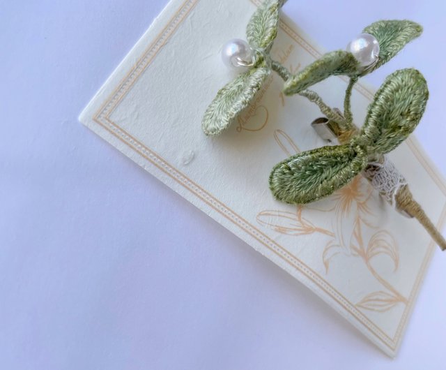 Mistletoe] Bouquet Pearl Brooch  Three-dimensional embroidery