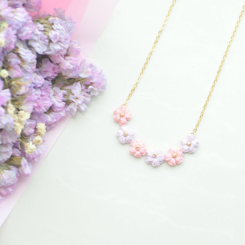【Made To Order】Crochet Flower Smile pendant necklace – Pastel Fantasy - สร้อยคอ - งานปัก สึชมพู