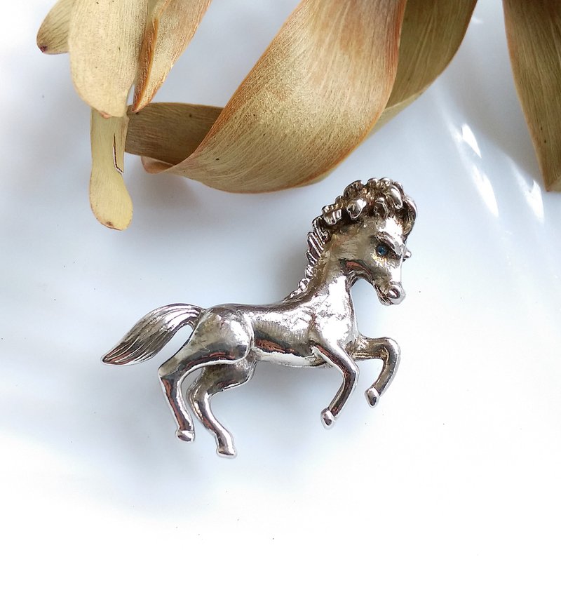 【西洋古董飾品 】髮型俊美的馬 別針 - 胸針 - 其他材質 金色