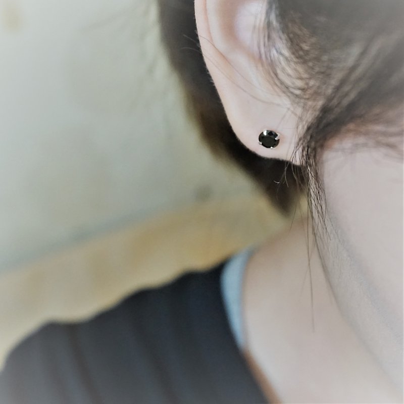 << modo zirconia earrings - black >> 925 sterling silver ear pins / pair (with 925 silver earrings) - ต่างหู - เงินแท้ สีดำ