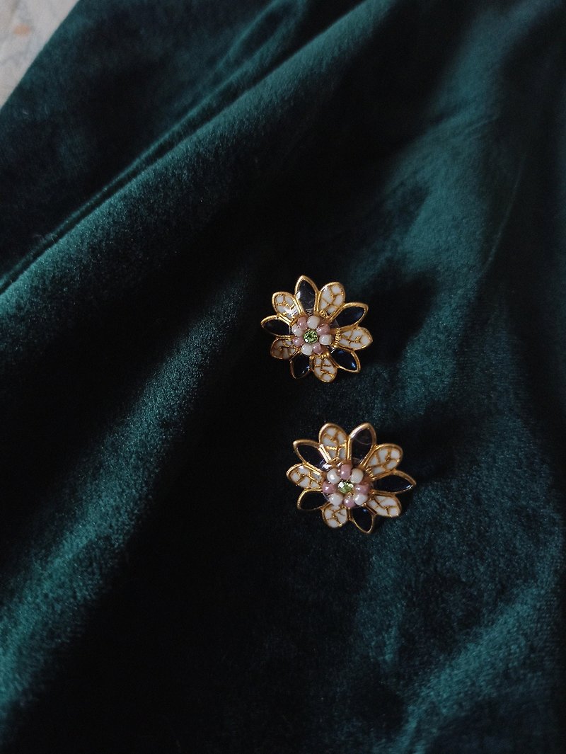 Classical Window Earrings-Imported Glass Beads Bronze Earrings - Earrings & Clip-ons - Copper & Brass Multicolor