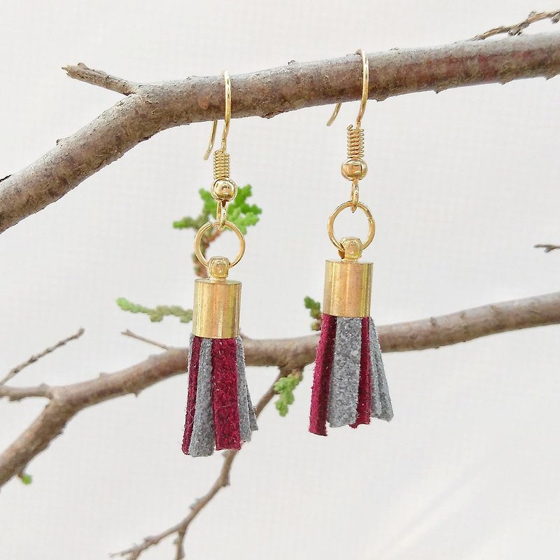 Grey and red two-tone Korean velvet hand-made tassel earrings can be changed to Clip-On - ต่างหู - เส้นใยสังเคราะห์ สีแดง
