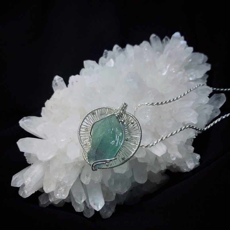 [Limited to one] 999 sterling silver thread hand-woven blue-green fluorite pendant / necklace - Necklaces - Gemstone Green