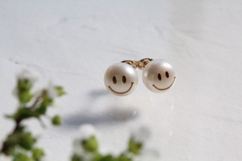 MAKIE Pearl Earrings _SMILE - ต่างหู - ไข่มุก ขาว