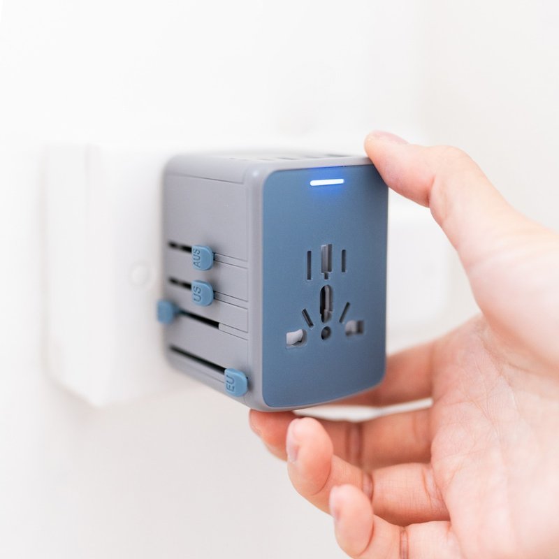 BON VOYAGE |Travel Adaptor with 35W with 3xUSB and 2xUSB-C PD Connector-Charcoal - อื่นๆ - พลาสติก สีเทา