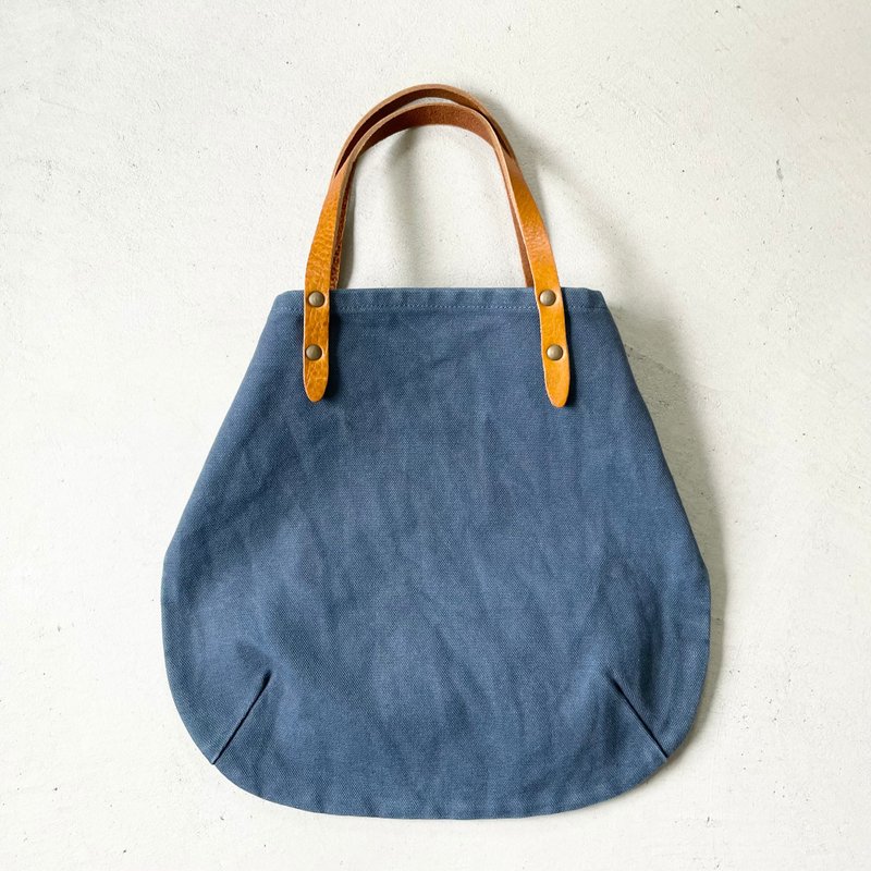 Bio-wash No. 6 canvas and extra-thick oil-tanned round tote bag S-size [Blue] - Handbags & Totes - Cotton & Hemp Blue