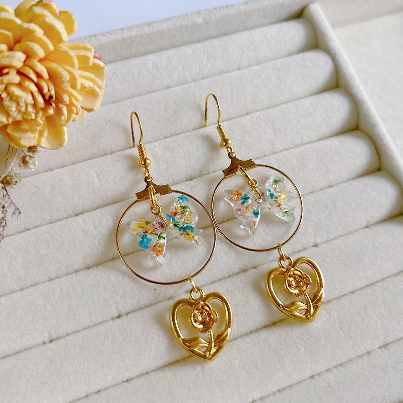 Colorful bow rose earrings handmade dried flowers Japanese resin real flowers - Earrings & Clip-ons - Resin Gold