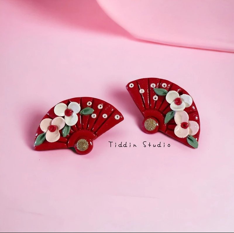 Handmade earrings, beautiful fans - 耳環/耳夾 - 黏土 紅色