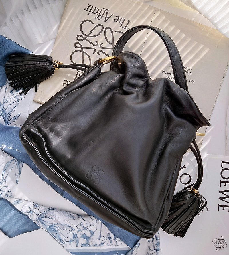 Second-hand beauty product Loewe Flamenco tassel bag drawstring bag shoulder bag crossbody bag shoulder bag drawstring bag - กระเป๋าแมสเซนเจอร์ - หนังแท้ สีดำ