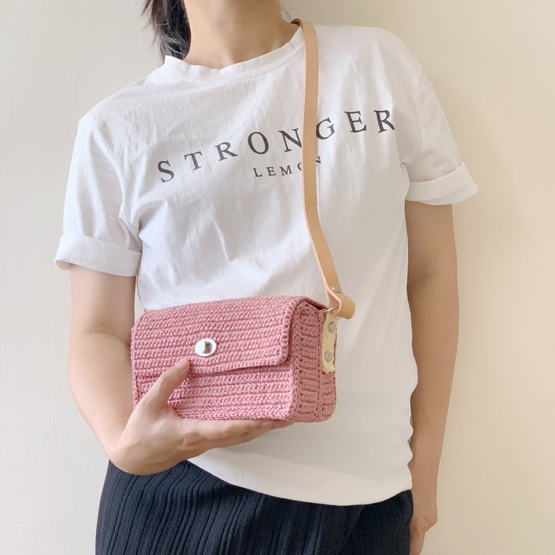 Hand-made small square bag - pink apricot woven bag shoulder bag armpit bag small waste bag side backpack cross-body bag - กระเป๋าแมสเซนเจอร์ - วัสดุอื่นๆ 