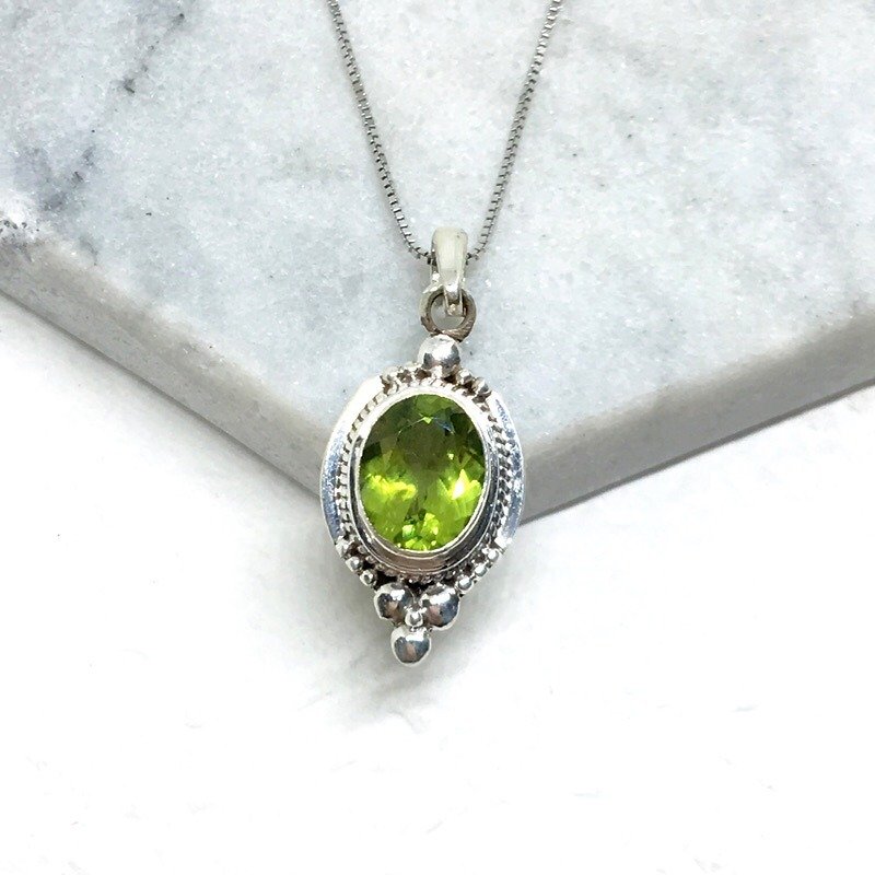 橄欖石925純銀異國典雅風格項鍊 尼泊爾手工鑲嵌製作 - 項鍊 - 寶石 綠色