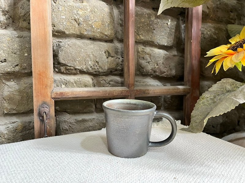 Hand-drawn wood-fired rustic mug 300cc - Mugs - Pottery Multicolor