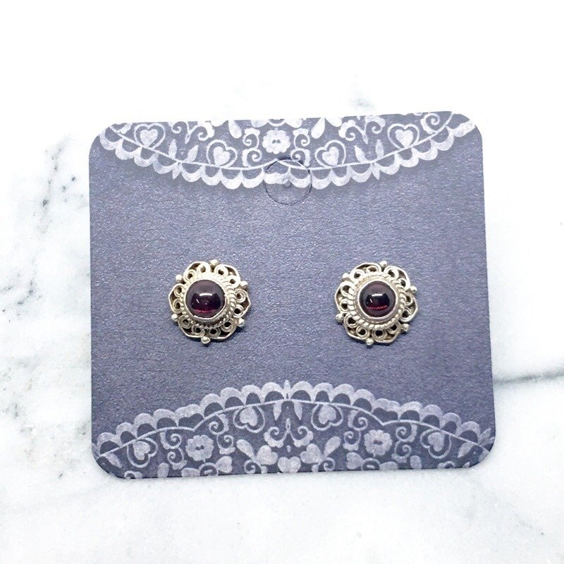 Egg face garnet 925 sterling silver lace earrings Nepal handmade mosaic production - Earrings & Clip-ons - Gemstone Red