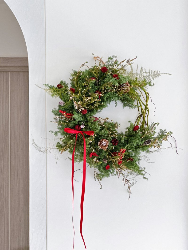 Crescent Christmas Wreath Fresh Cedar / Preserved Cedar 45cm - Dried Flowers & Bouquets - Plants & Flowers 