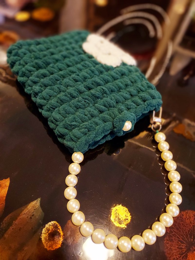 Green and velvety. Small luxury pearl velvet hand bag - Coin Purses - Polyester Green