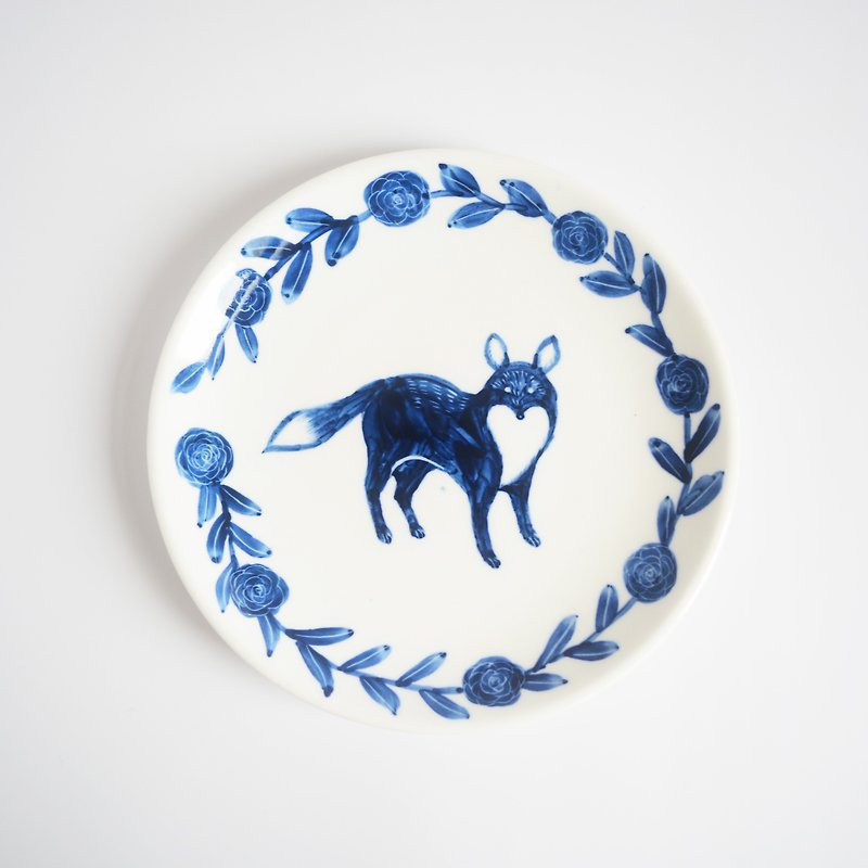 手描きの6インチケーキプレートディナープレート-森の友達キツネ - 小皿 - 磁器 ブルー