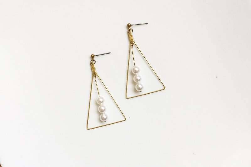 TICK TOCK 珍珠黃銅造型耳環 - 耳環/耳夾 - 寶石 金色