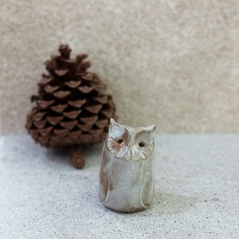 Wings glaze flowing silver gray ear ear owl (middle) - เซรามิก - ดินเผา สีใส