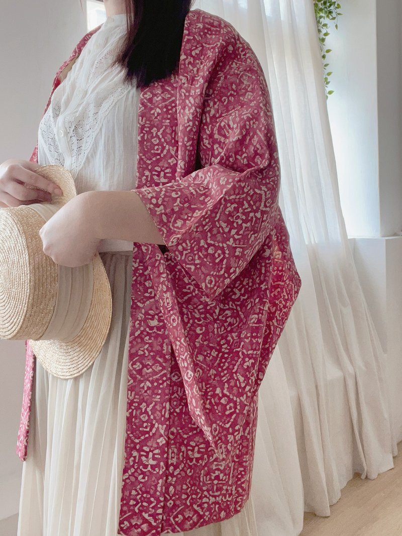 早秋日本製和風印花桃紅色薄款漸層內裡古著羽織和服外套 - 女大衣/外套 - 聚酯纖維 紅色