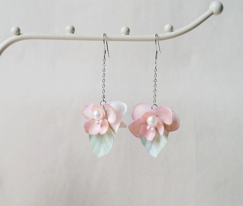 Sweetheart pink pink flower pendant earrings earrings earrings - Earrings & Clip-ons - Cotton & Hemp Pink
