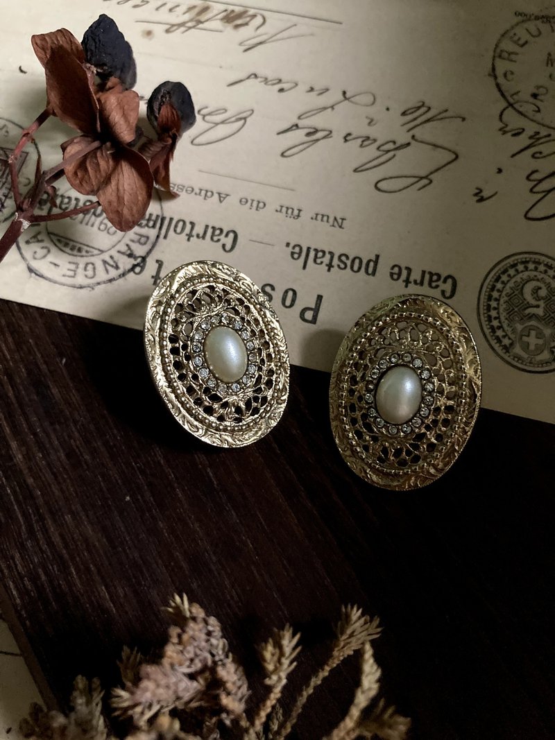 80s French bag golden flower window lace and filigree pearl earrings - ต่างหู - โลหะ 