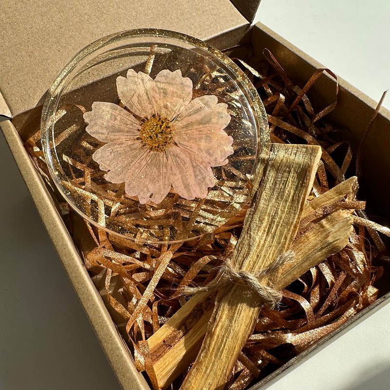 Crystal glued flower plate and Peruvian holy wood gift box - Fragrances - Plastic 