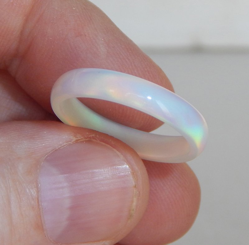 White opal ring. White wedding ring. White ring for the bride. - 戒指 - 其他材質 白色
