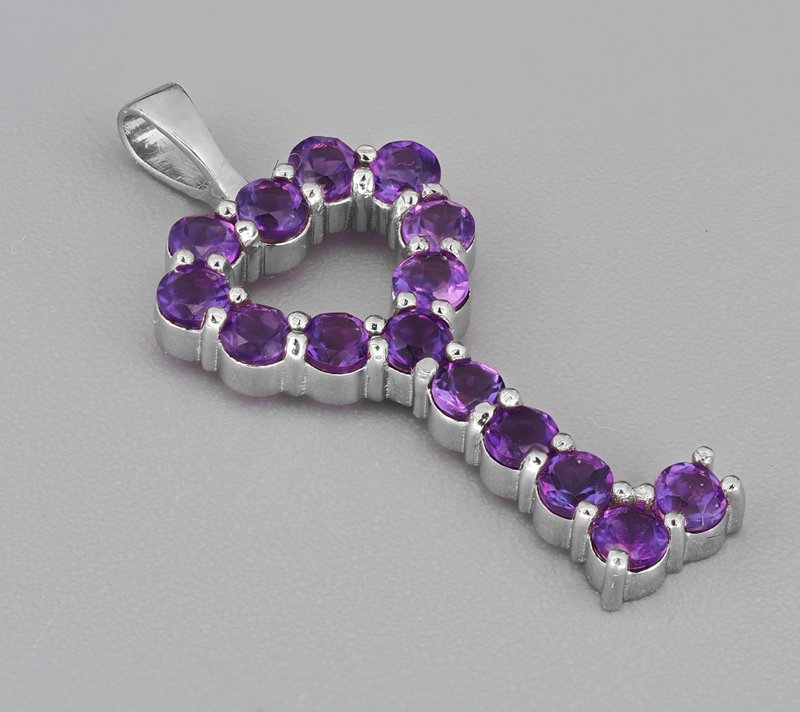 Key pendant with round amethysts - สร้อยคอ - เครื่องประดับ สีทอง