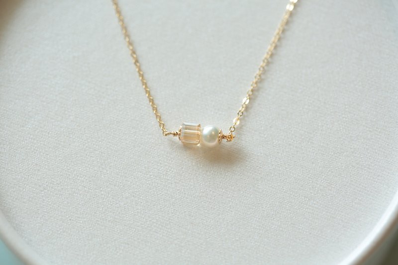 Charming Elegant Tea Crystal Pearl Necklace│14kgf Gold Injected Necklace Pearl - สร้อยคอ - ไข่มุก ขาว