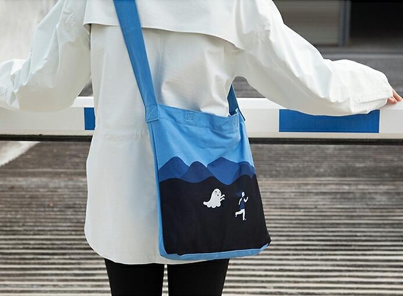 YIZISTORE 斜挎包/手提單肩包 什麼鬼系列帆布包-藍色什麼鬼 - 側背包/斜孭袋 - 棉．麻 藍色
