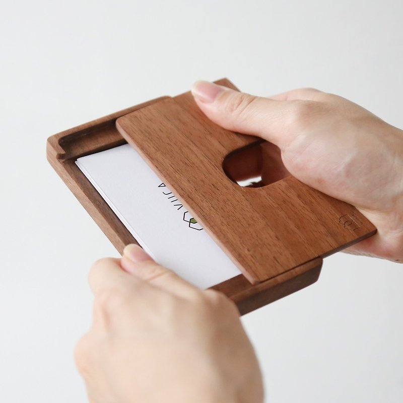 (Gift engraving) Push the log business card case (walnut) ─ gift packaging for home and office small items - ที่เก็บนามบัตร - ไม้ สีนำ้ตาล