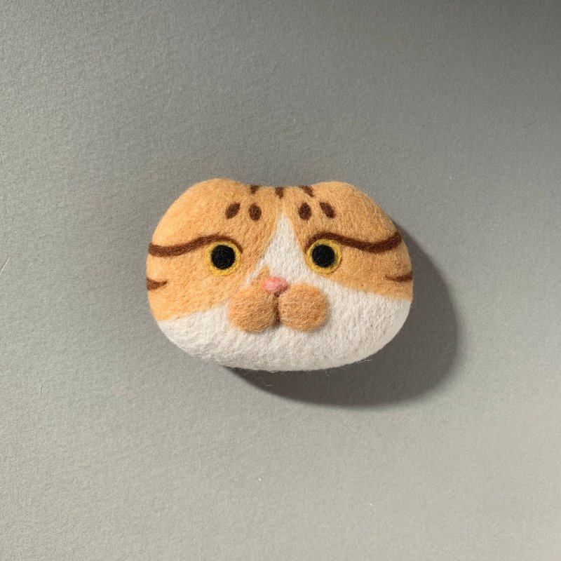 Toothache and swollen face orange cat brooch handmade wool felt brooch - Badges & Pins - Wool 