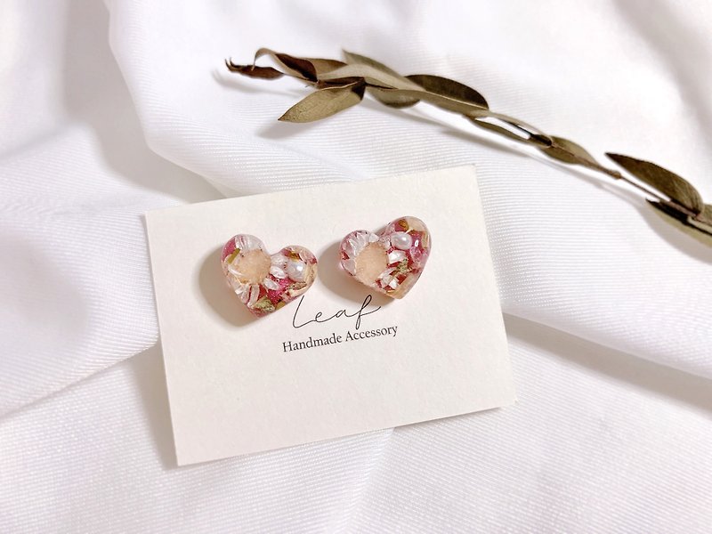 Leaf Design / Japanese Love Flower Dry Earrings - ต่างหู - เรซิน สีแดง