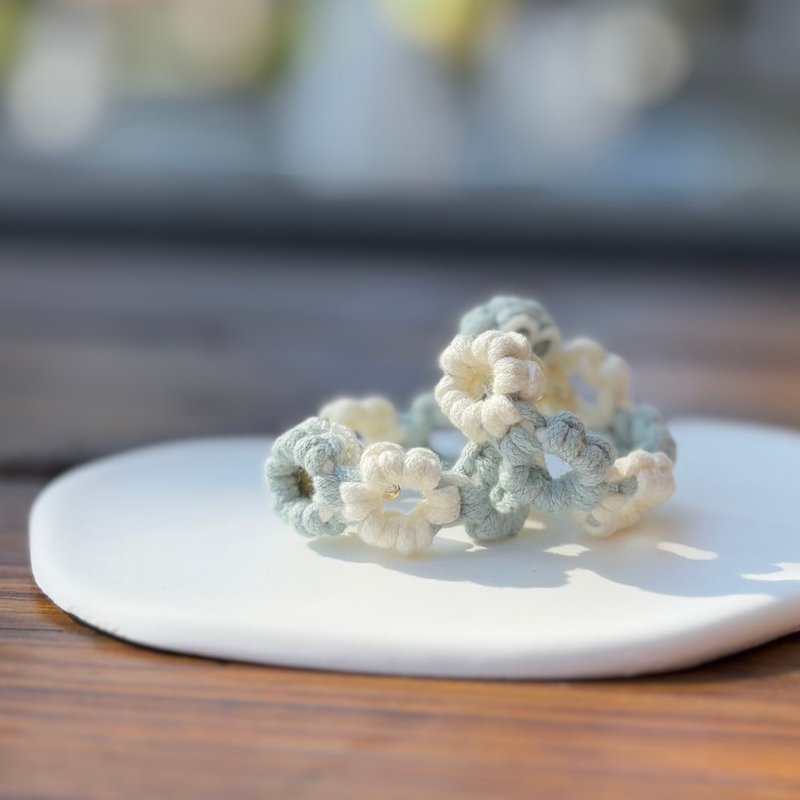 【原創－飾品】手作編織 花圈 耳環 耳針 耳夾 - 耳環/耳夾/耳骨夾 - 棉．麻 藍色